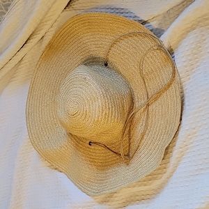Floppy Beach hat with adjustable chinstrap